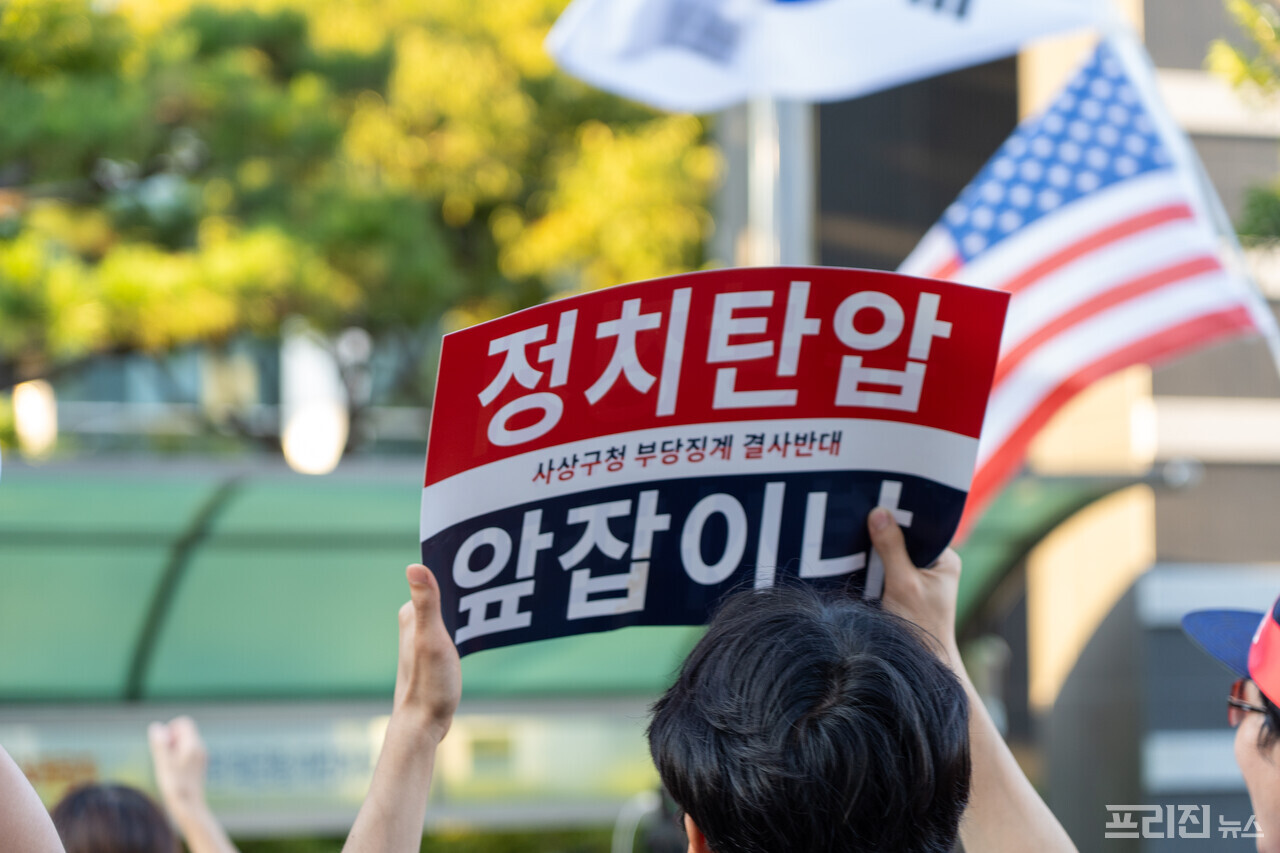 부산 사상역 앞,