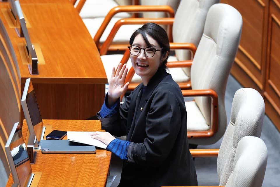 강선우, 민주당 탈당…공천 헌금 의혹 속 정치권 공방 < 정치 ...